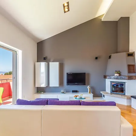 Lovely In With Kitchenette Makarska